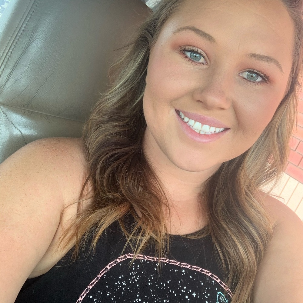 Meet your Posher, Shania